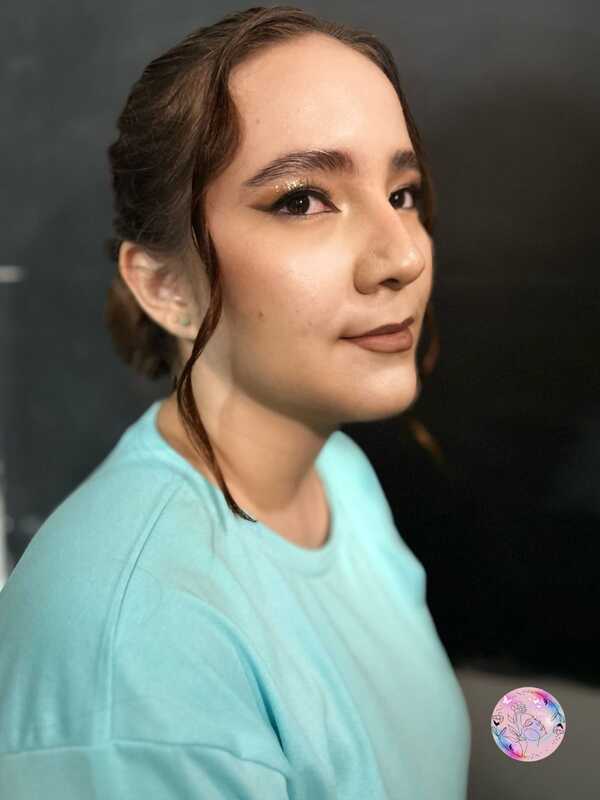 Foxy en tonos cálidos y degradado con delineado